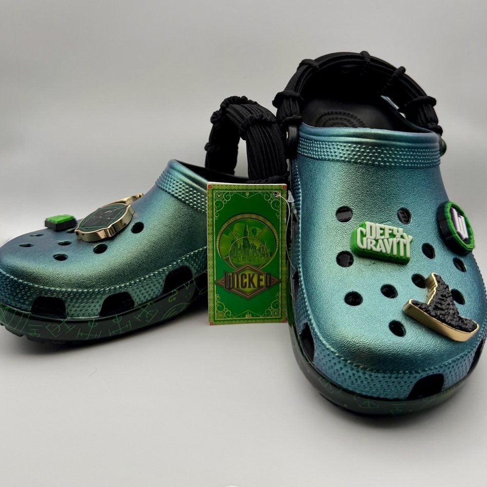 Crocs Wicked Elphaba Defy Gravity Clog Green Charm RARE SOLD OUT NWT NEW**